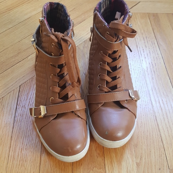 Women's tan high tops size 11 m - Picture 2 of 3
